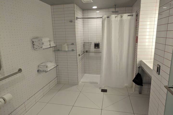 Room 13 of 36