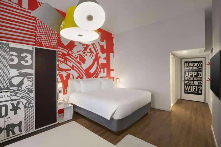 Room 9 of 36